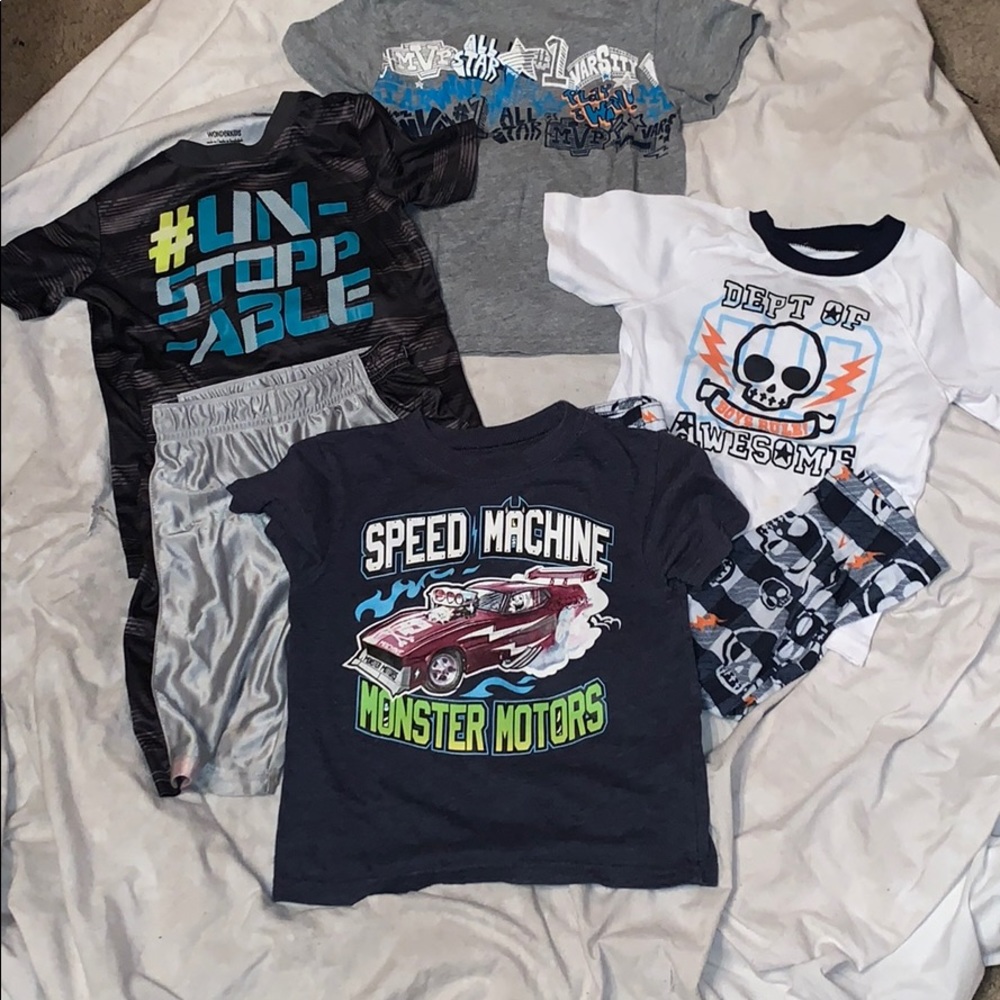 Boys bundle D 4T 2 sets and 2 t-shirts 6 pcs